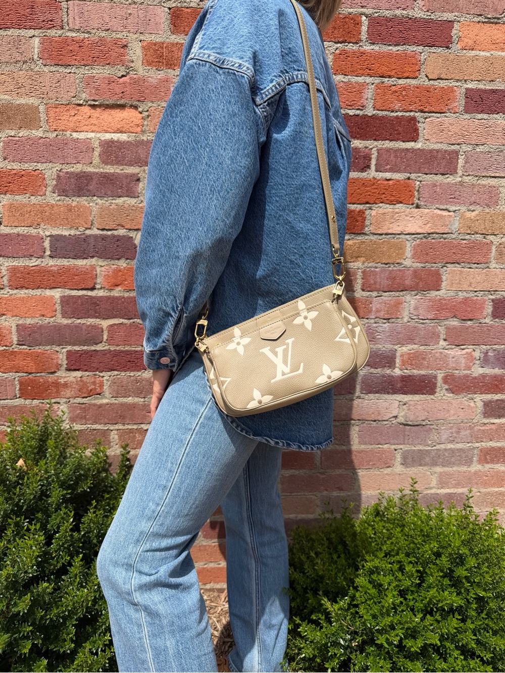 Louis Vuitton Multi Pochette in the color khaki(sage color) No longer available